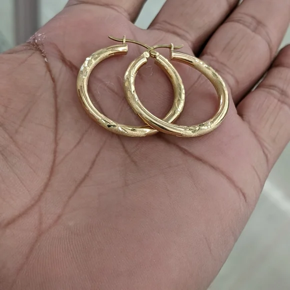 10kt Real Gold Hoop Earring - Picture 7 of 10